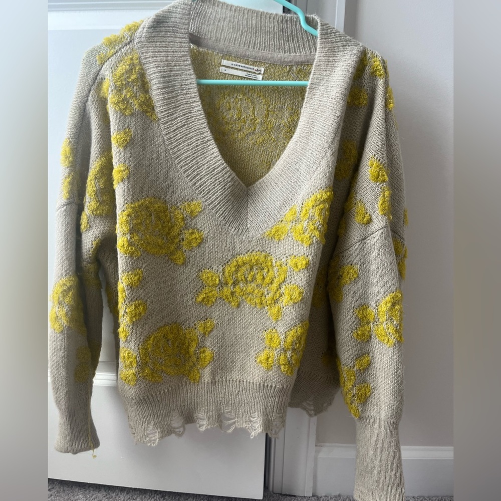 Anthropologie slouchy sweater, size small, taupe with yellow patterns